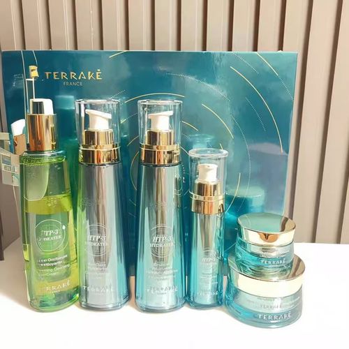 天芮護(hù)膚品深度解析 廠家背景、品牌故事、熱帖口碑與組合裝選購指南